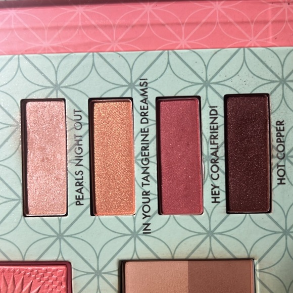 Benefit Party Like a Flockstar Eye Lip Cheek Face Palette - Picture 4 of 7